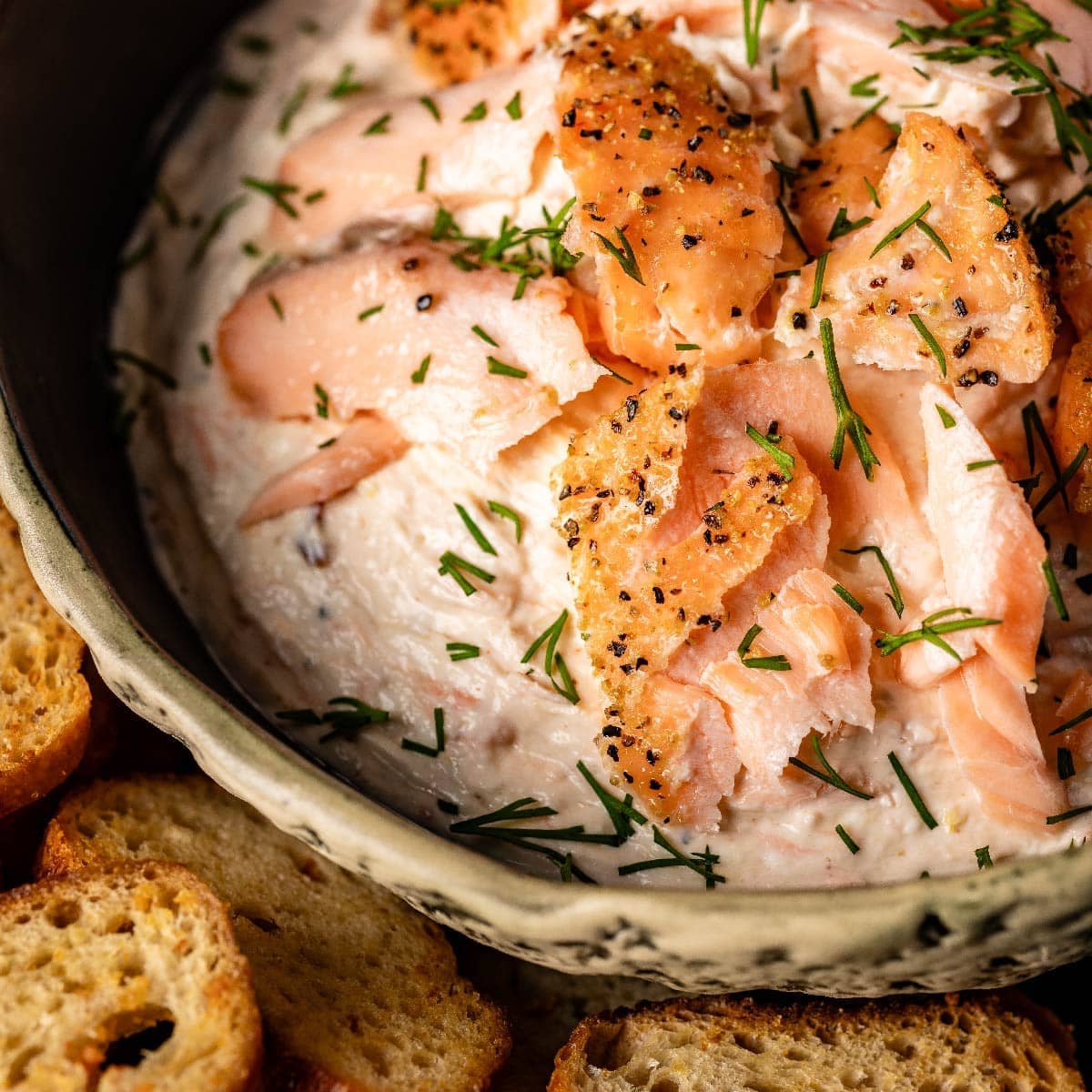 Smoked Salmon Dip: Hot-Smoked vs. Lox for Brunch & Parties